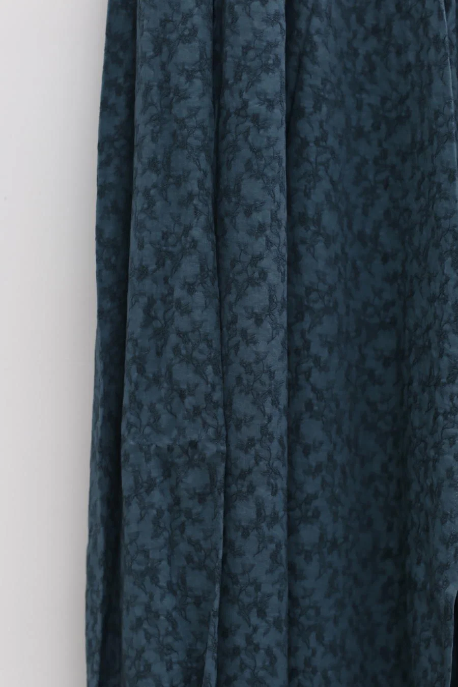 A Tentative Atelier flared pleated jacquard trousers a2222621B - Image 10