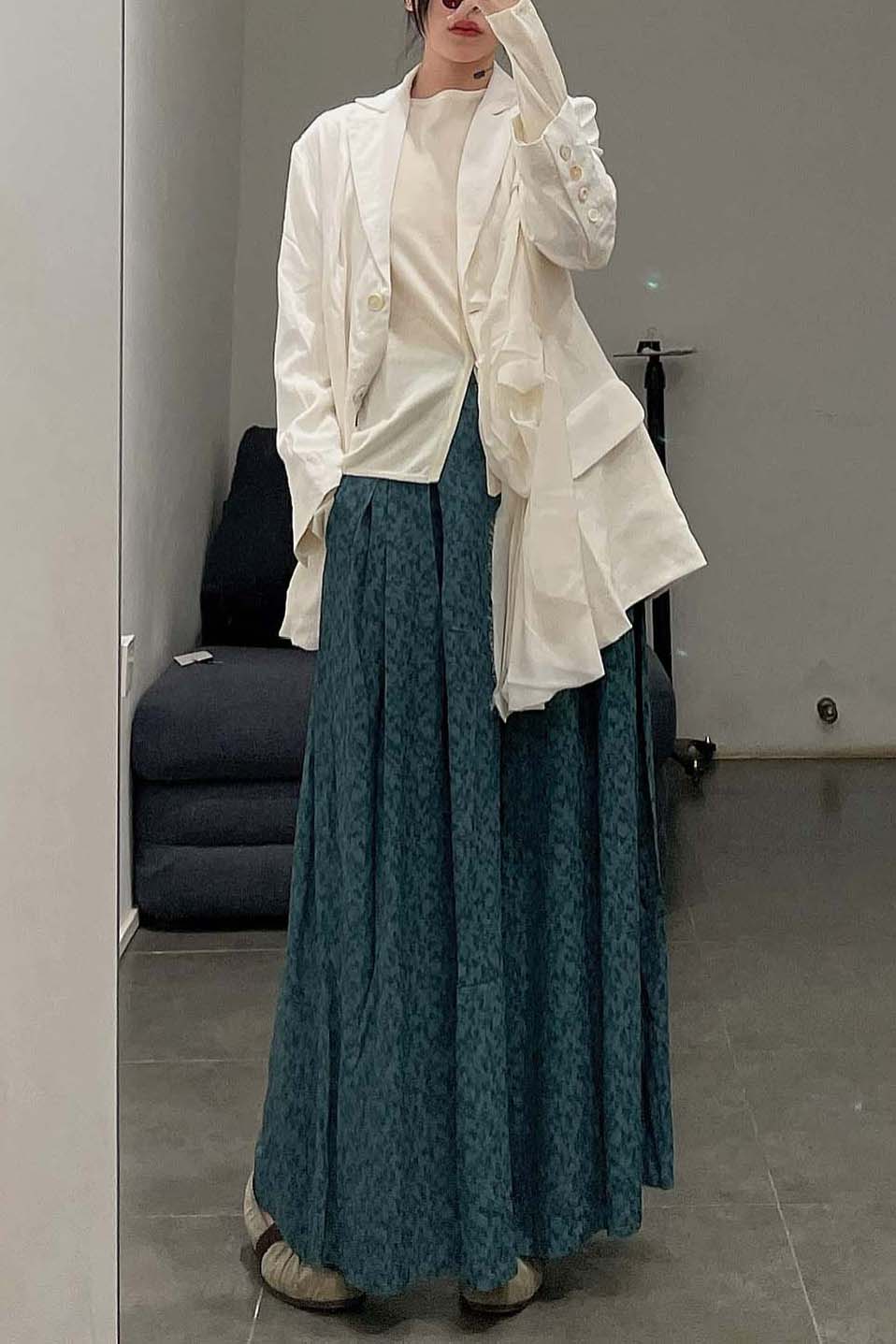 A Tentative Atelier flared pleated jacquard trousers a2222621B - Image 11