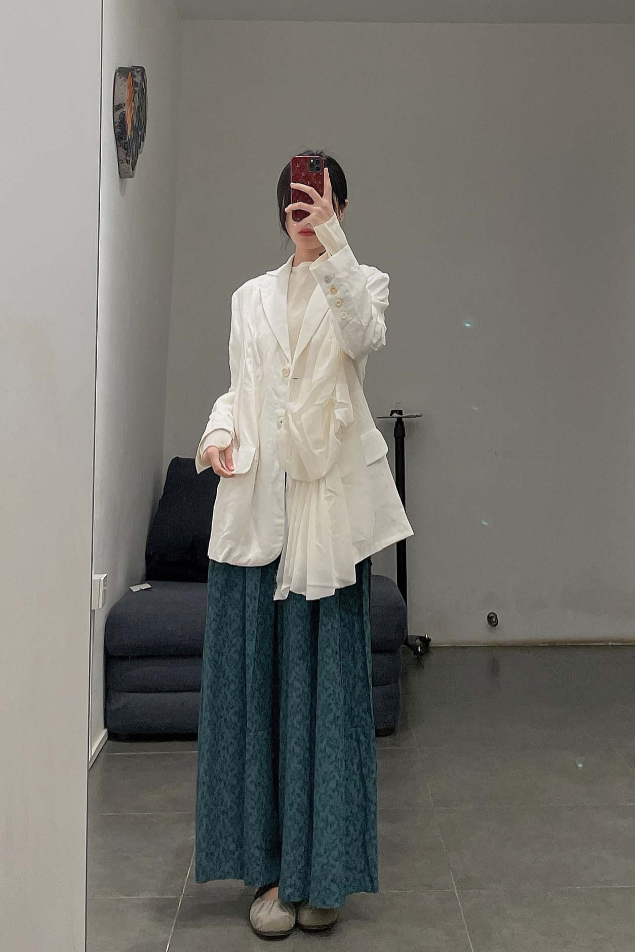 A Tentative Atelier flared pleated jacquard trousers a2222621B - Image 12