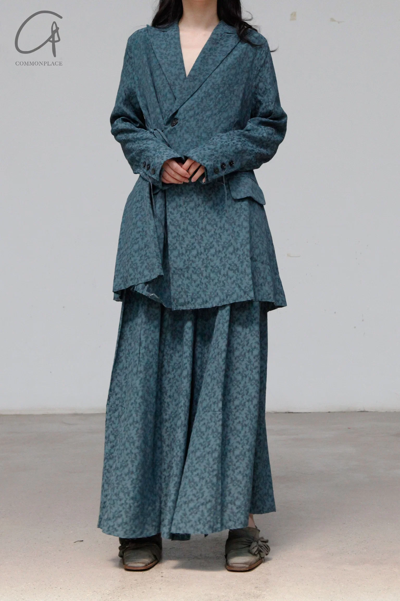 A Tentative Atelier flared pleated jacquard trousers a2222621B - Image 4