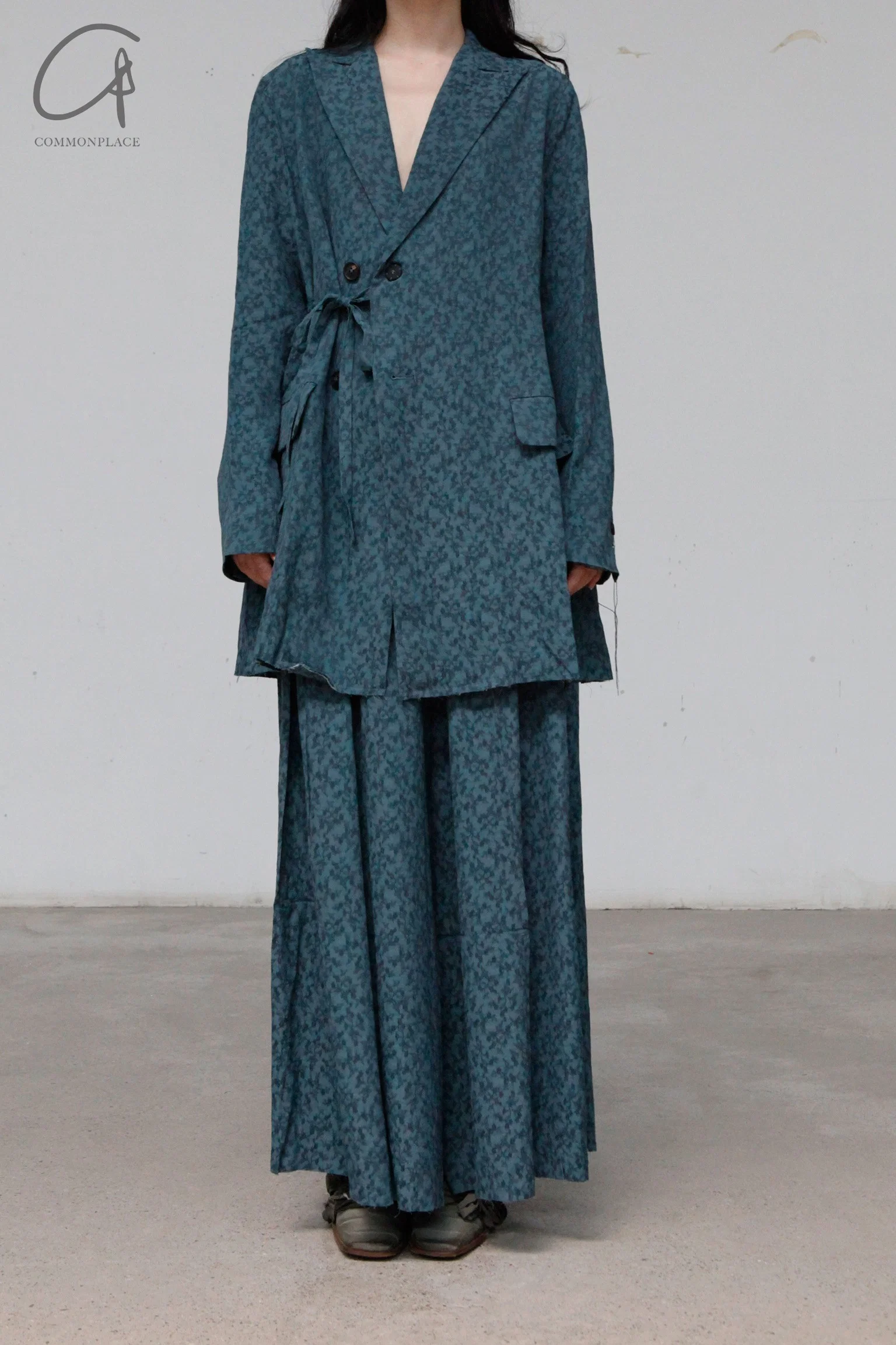 A Tentative Atelier flared pleated jacquard trousers a2222621B - Image 5