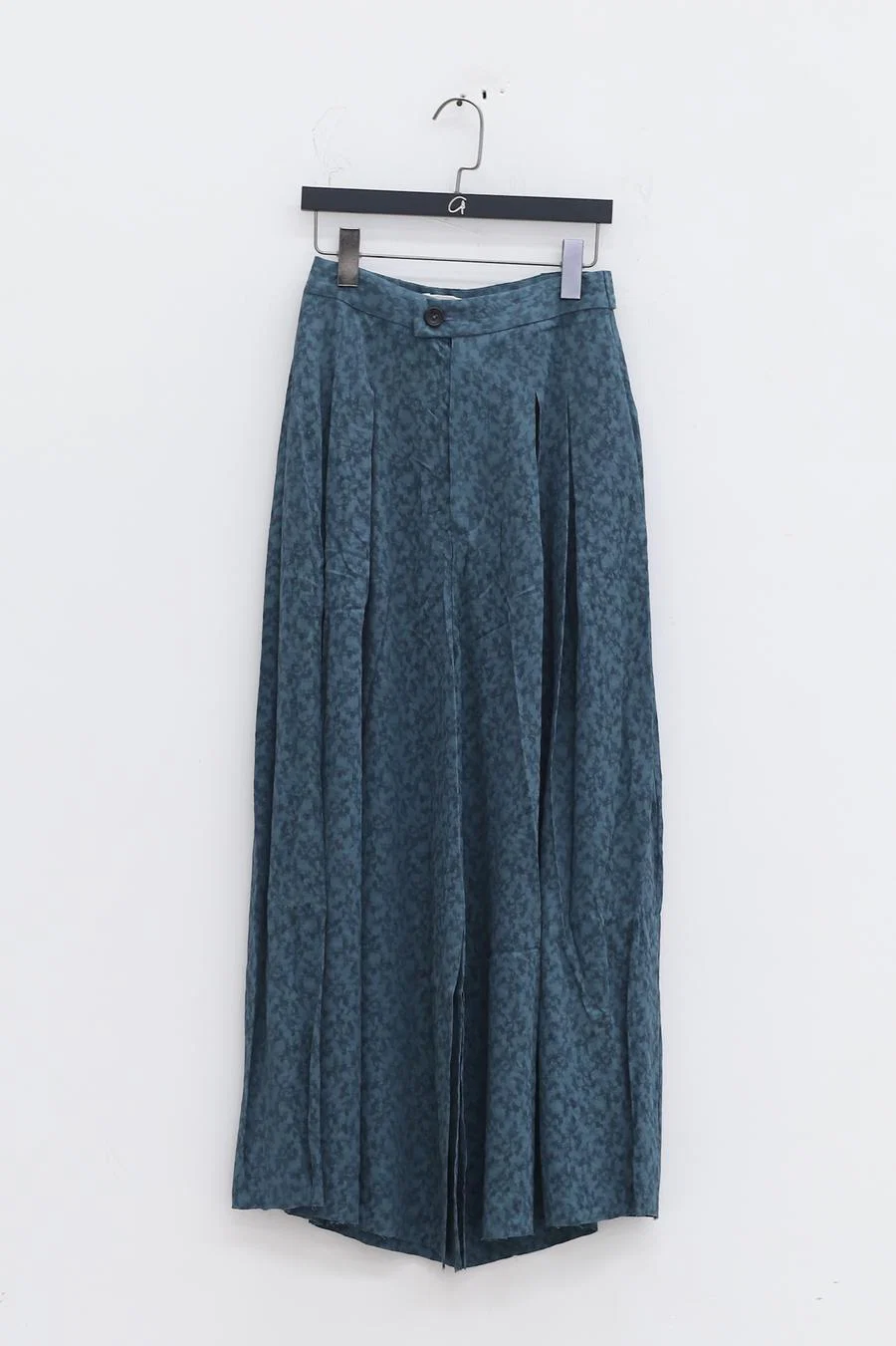 A Tentative Atelier flared pleated jacquard trousers a2222621B - Image 7