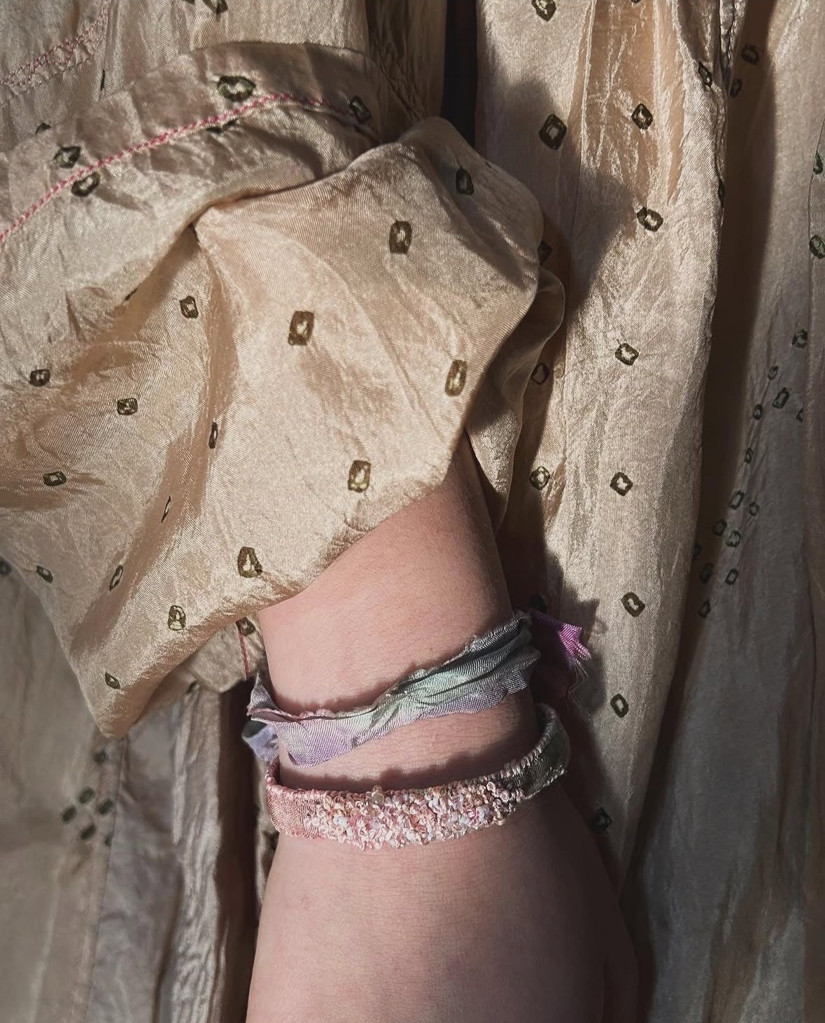 Antomoon silk and glass bead embroidered bracelet ATM-Antomoon-2-5-pastel palette (Antomoon-2-1) - Image 6