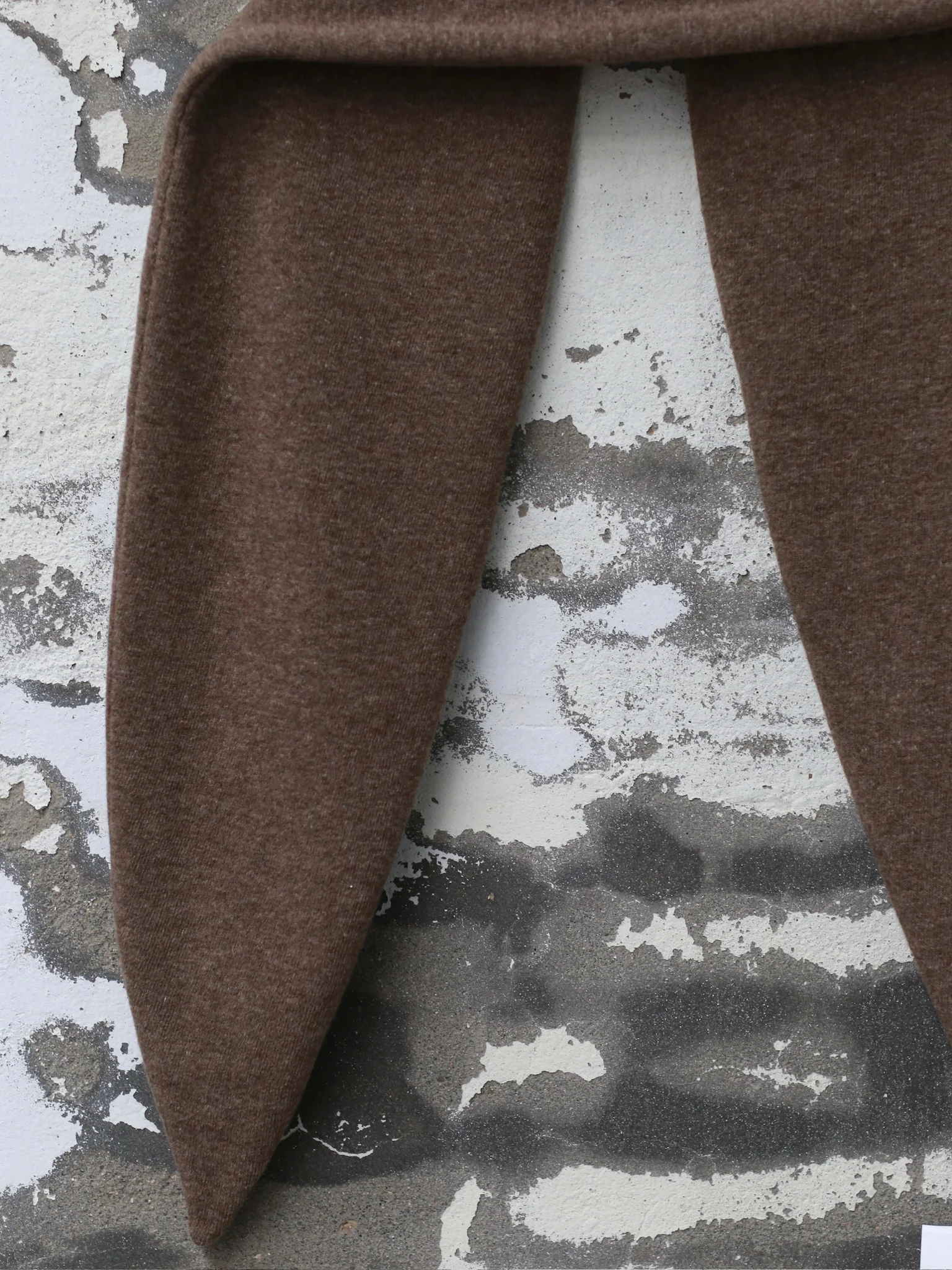 AVIVA JIFEI XUE 25 Autumn/Winter Narrow Scarf AJX-FW25-NS-NBWHK-Natural Beige - Image 3