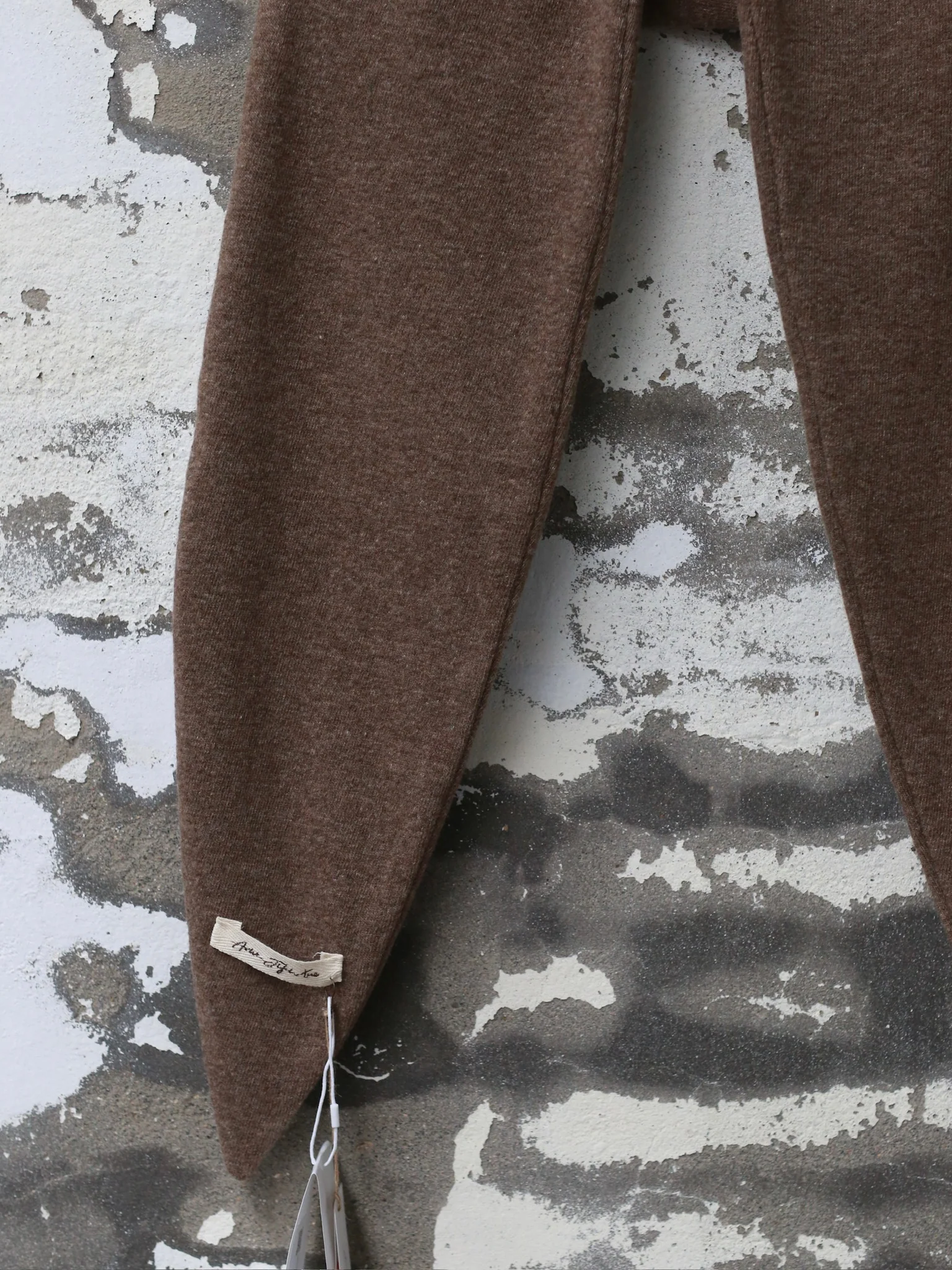 AVIVA JIFEI XUE 25 Autumn/Winter Narrow Scarf AJX-FW25-NS-NBWHK-Natural Beige - Image 4