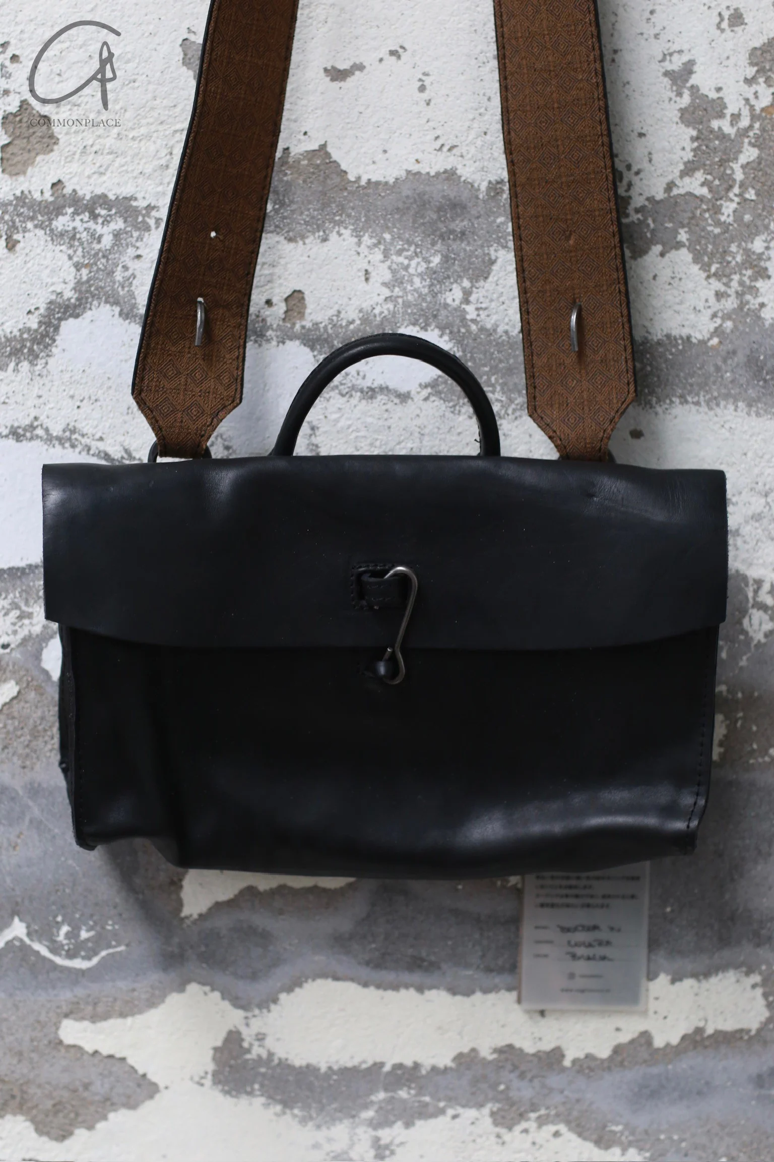 AVIVA JIFEI XUE X Tagliovivo 24 Autumn and Winter Flower Dye Wide Shoulder Strap Bag Craftsman AJX-DOCTOR W-HEI Black - Image 2