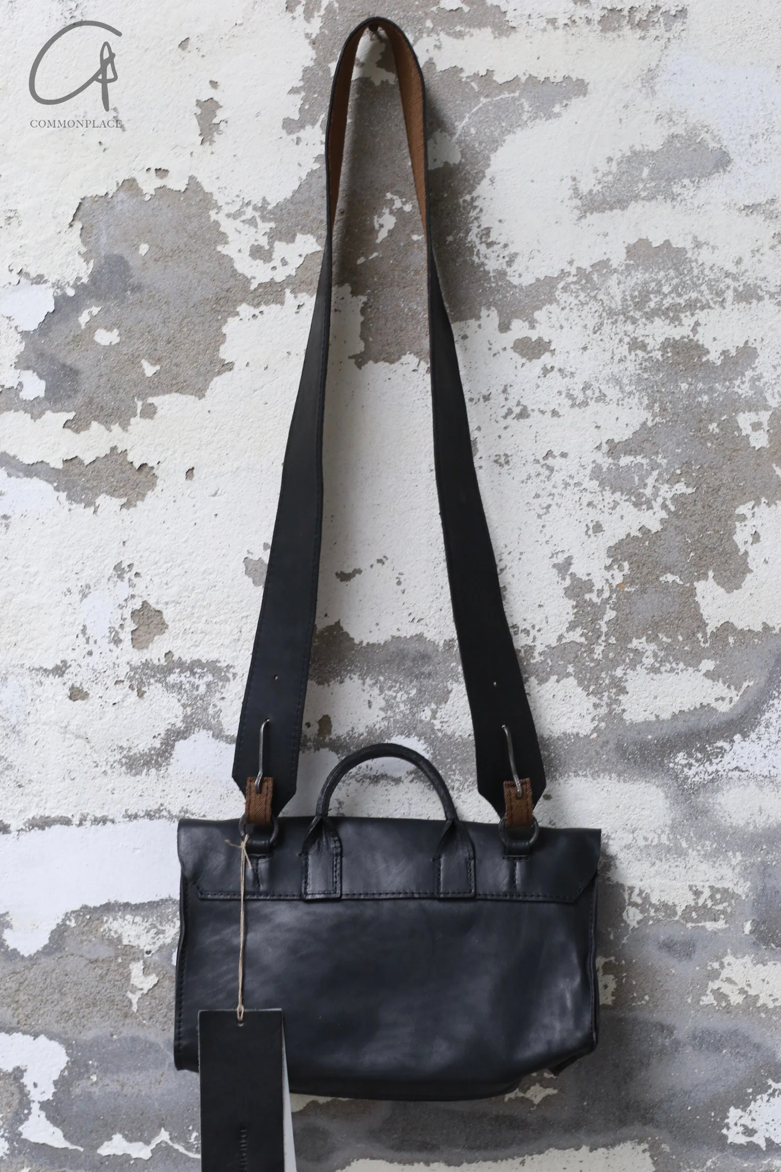 AVIVA JIFEI XUE X Tagliovivo 24 Autumn and Winter Flower Dye Wide Shoulder Strap Bag Craftsman AJX-DOCTOR W-HEI Black - Image 4