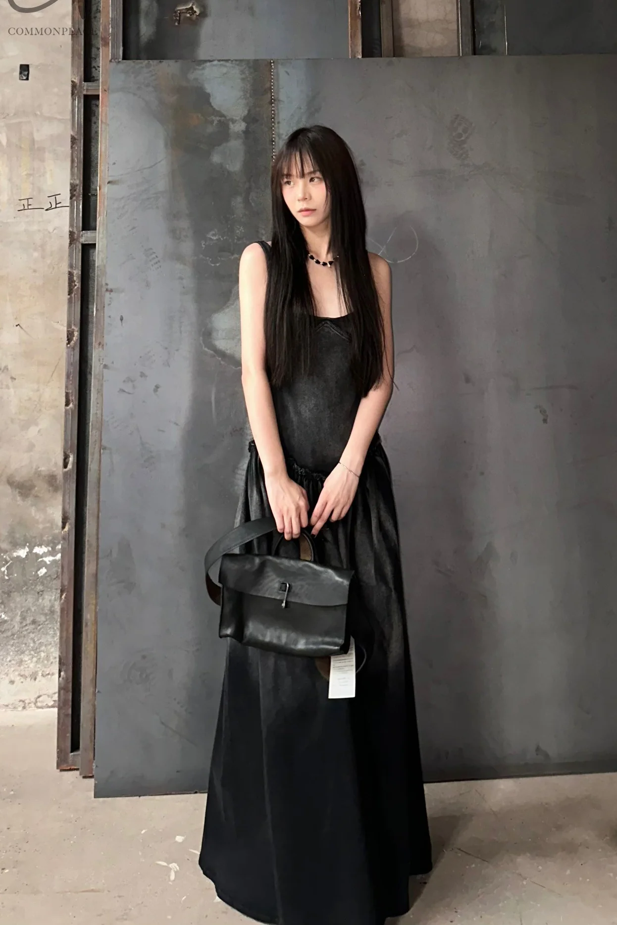 AVIVA JIFEI XUE X Tagliovivo 24 Autumn and Winter Flower Dye Wide Shoulder Strap Bag Craftsman AJX-DOCTOR W-HEI Black - Image 6