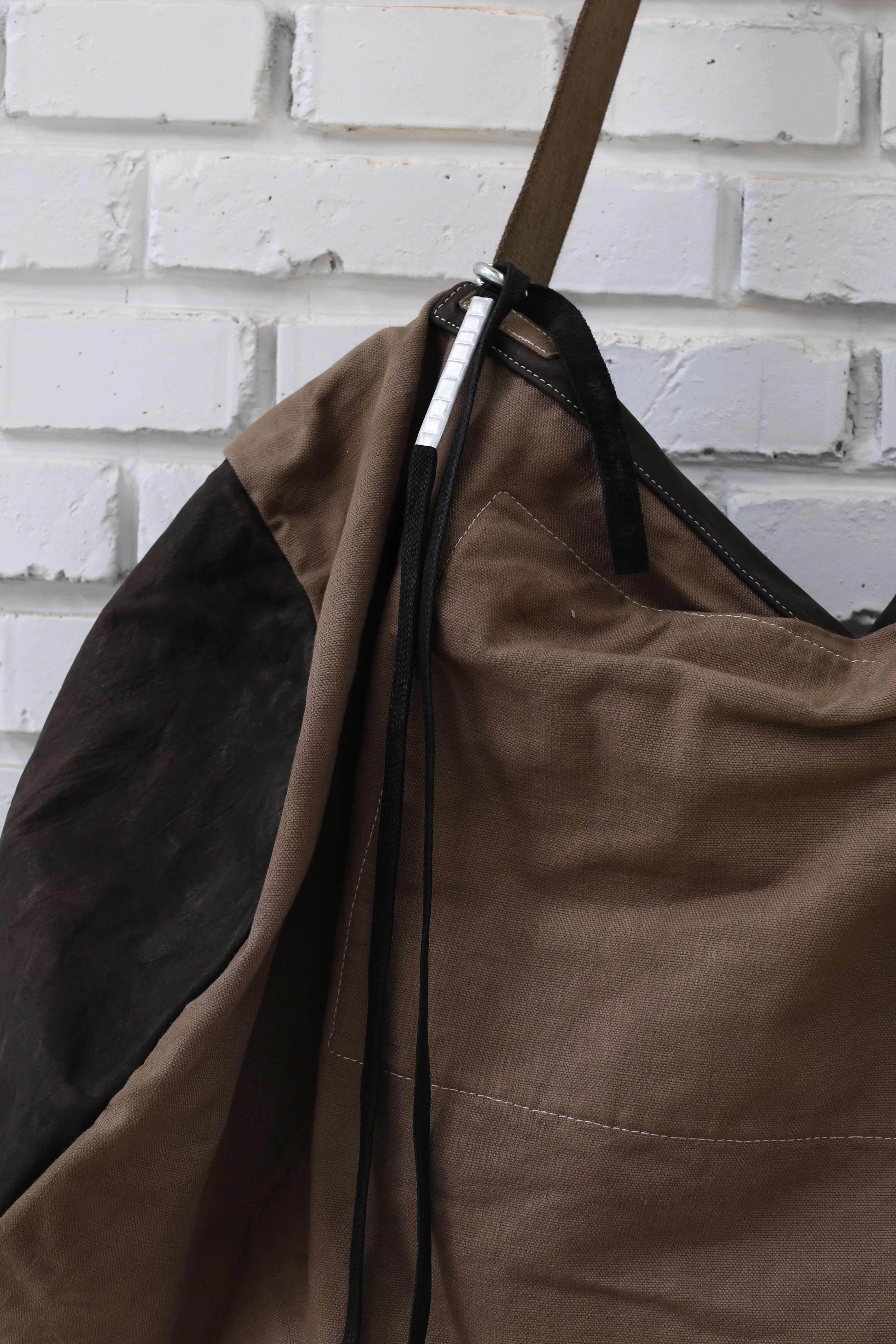 BORIS BIDJAN SABERI Leather and linen stitching travel bag INFANTERY BAG1 F1944+FMM20036 - Image 2