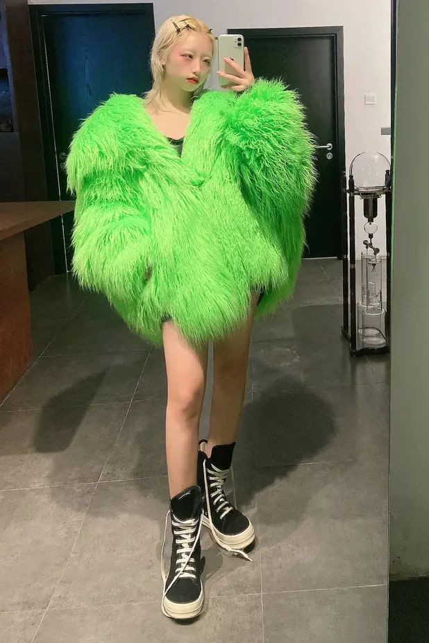CHENPENG fluorescent green fur coat CP19AWJ005A - Image 3