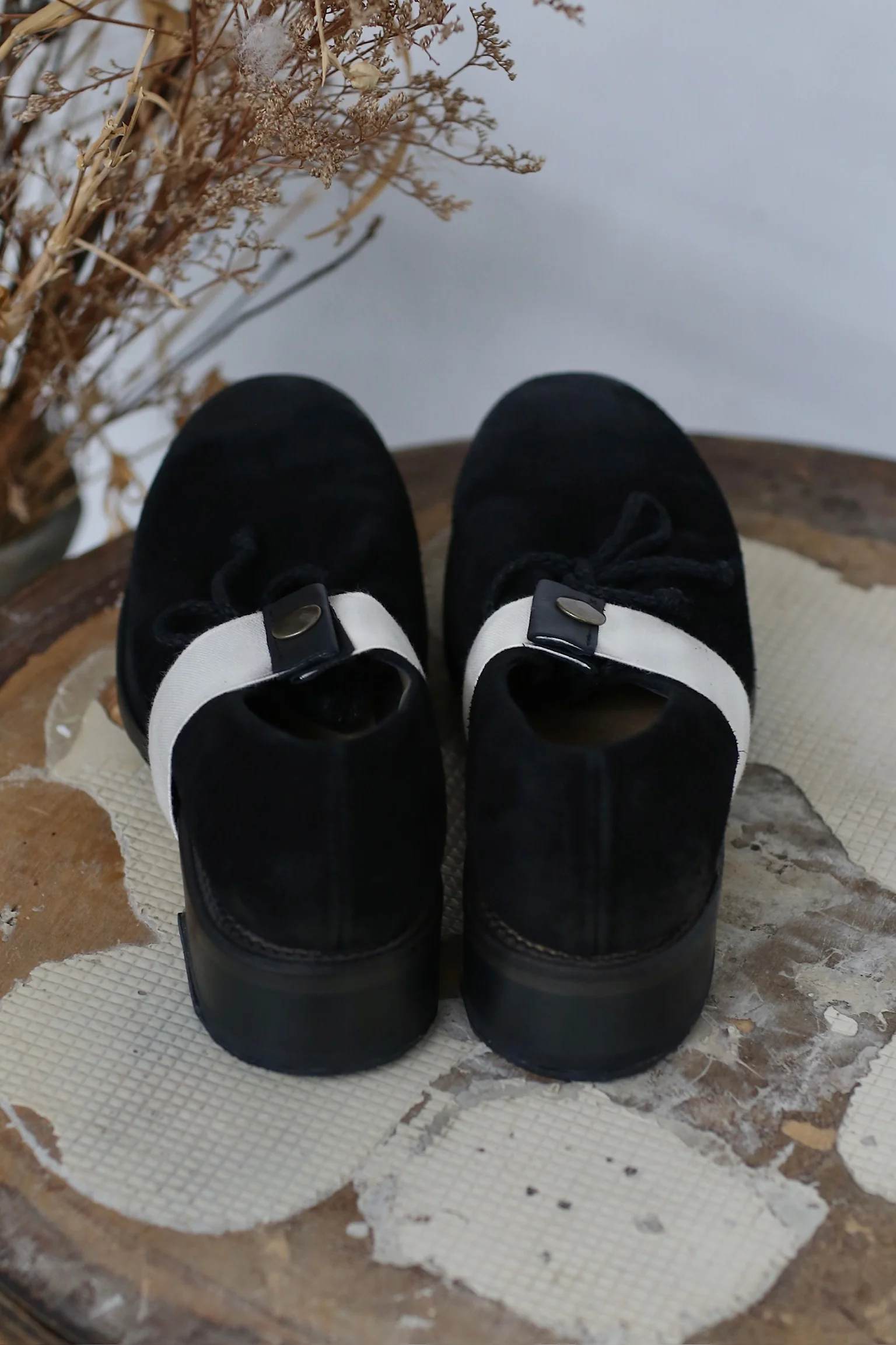 Cherevichkiotvichki 38 series low-top calfskin strap derby, handmade in the UK, CHE-38-2020-HEIJPHK, black suede, white straps, black buckles - Image 3