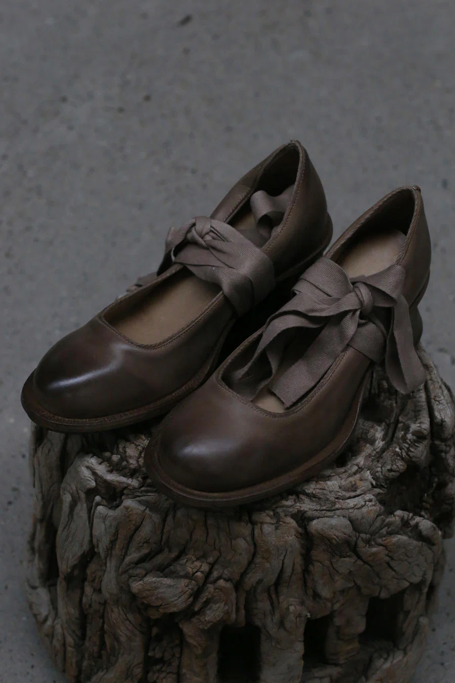 Cherevichkiotvichki mid-heel shoes with ribbon 11-2020 stone color - Image 5