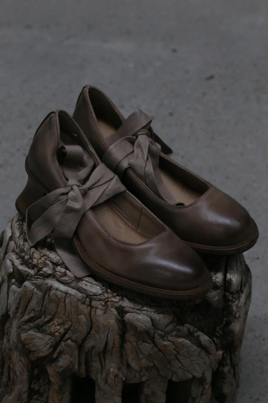Cherevichkiotvichki mid-heel shoes with ribbon 11-2020 stone color - Image 9