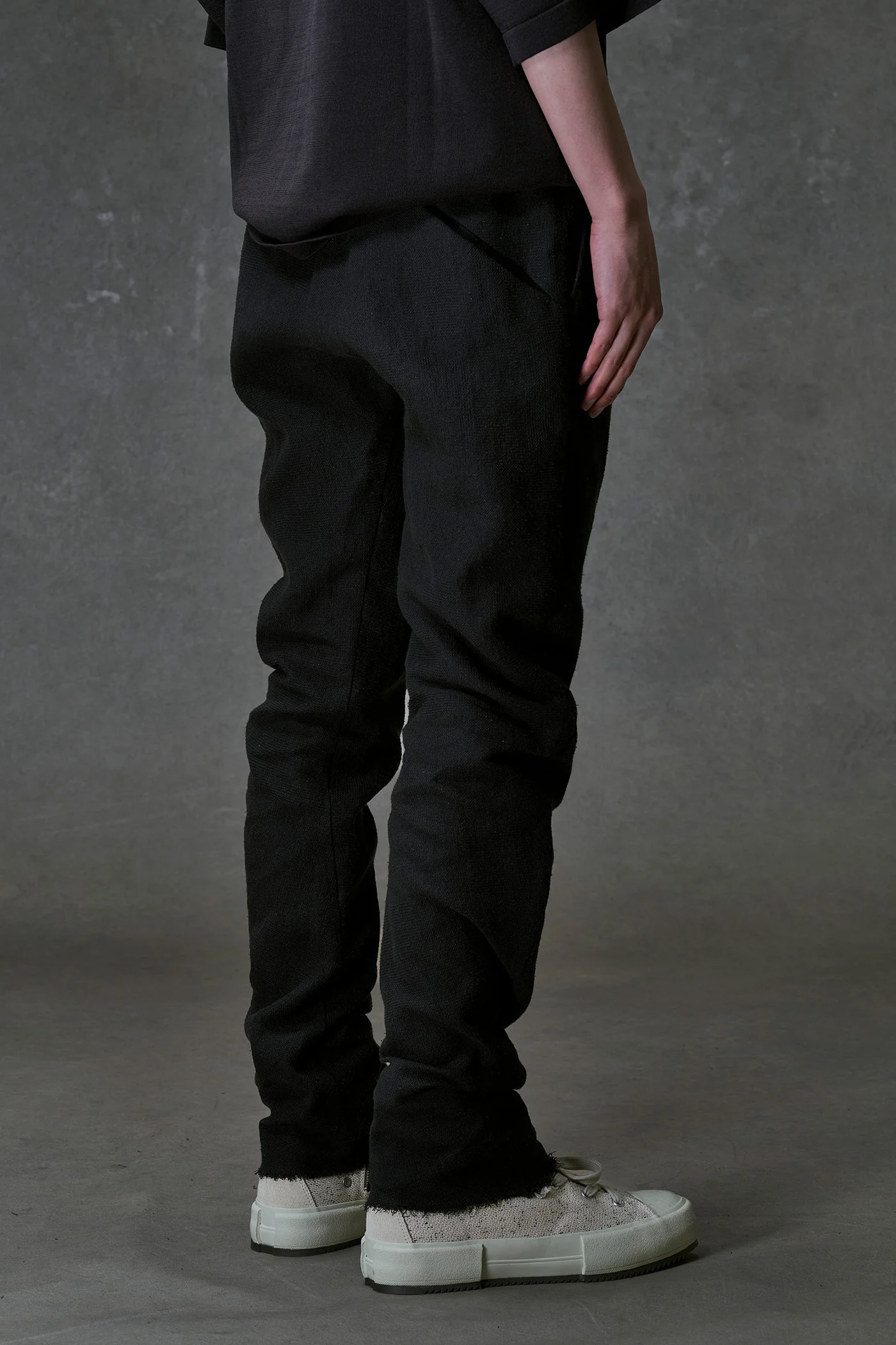 DEVOA 26SS Slim Fit Pants DVA-PTJ-SHNS-BLACK - Image 5