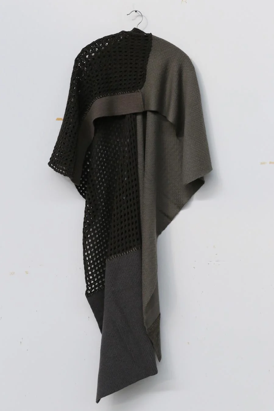 DEVOA shawl KAC-CMS gray