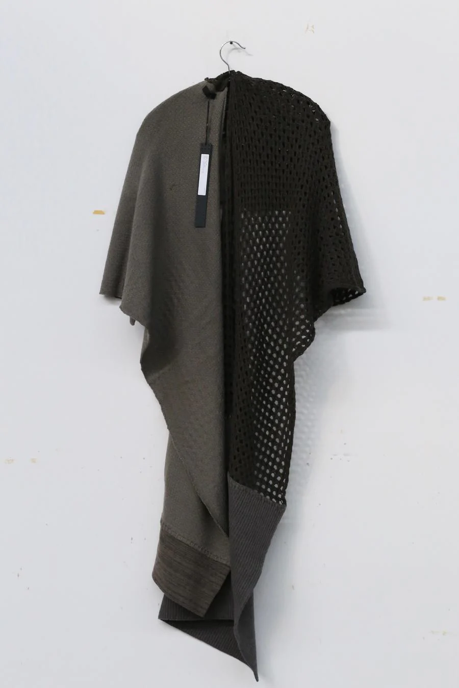 DEVOA shawl KAC-CMS gray - Image 4