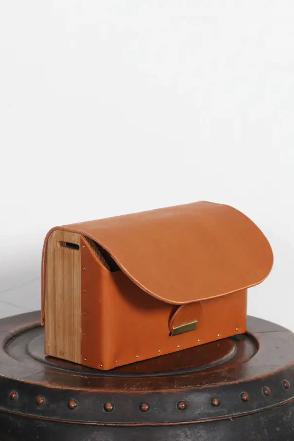 eatable brown clutch bag NOSE CLUTCH BAG - Image 2