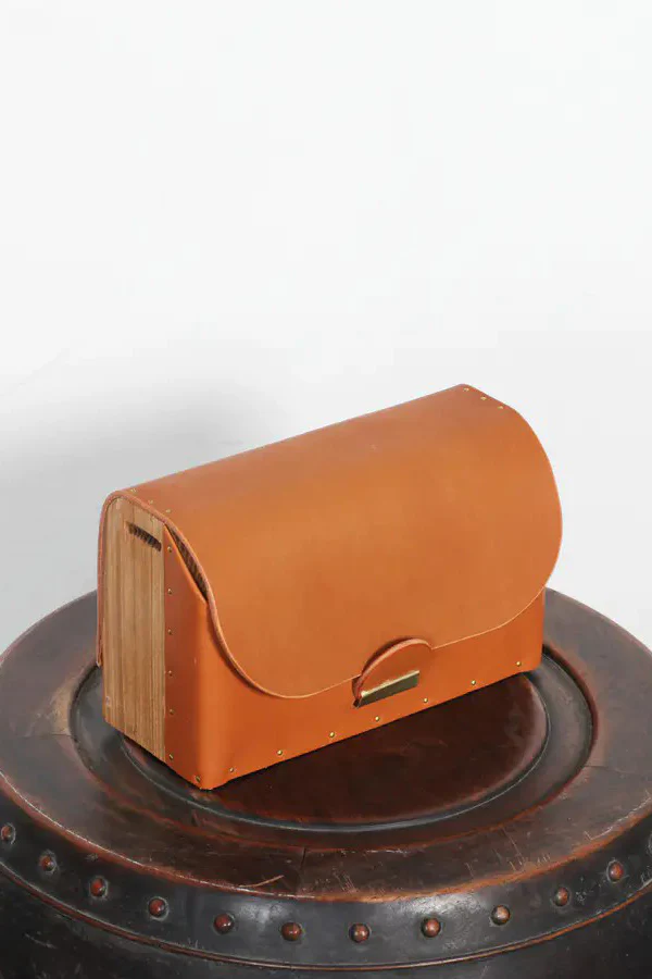 eatable brown clutch bag NOSE CLUTCH BAG - Image 3