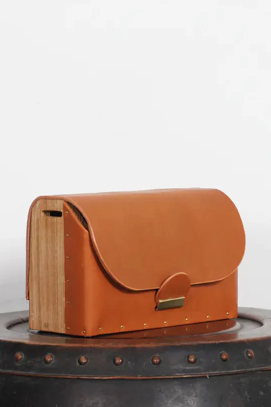 eatable brown clutch bag NOSE CLUTCH BAG - Image 4
