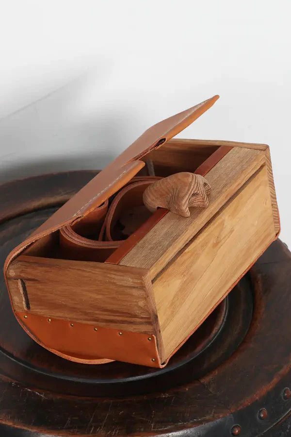 eatable brown clutch bag NOSE CLUTCH BAG - Image 5