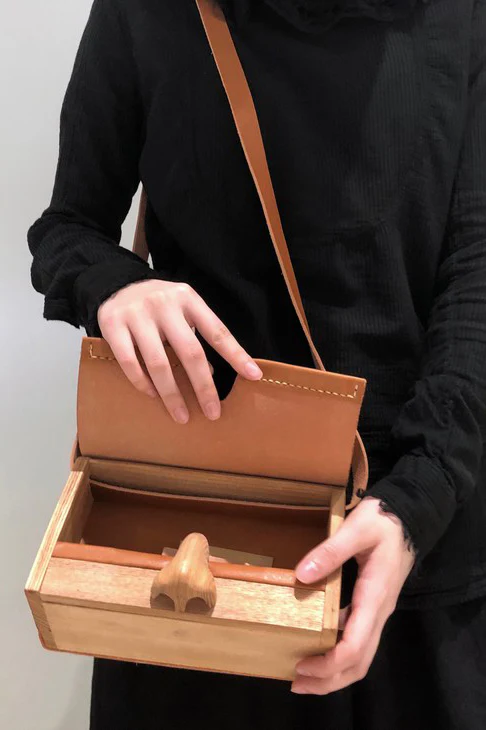 eatable brown clutch bag NOSE CLUTCH BAG - Image 7