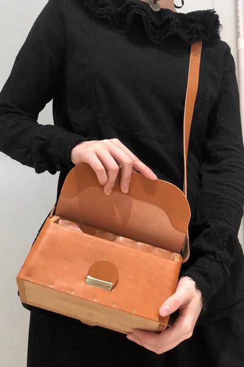 eatable brown clutch bag NOSE CLUTCH BAG - Image 9