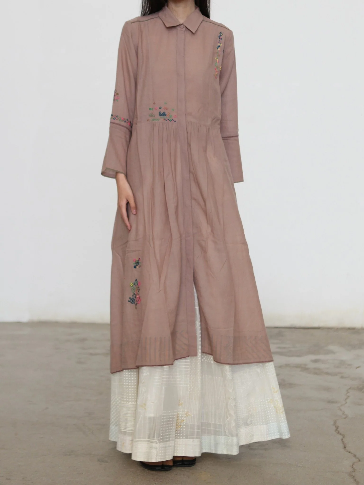 EKA 25 Autumn/Winter SOZNI Hand-embroidered Coat Dress EKA-AWLT/25/04/CHAUCER-BEIGE - Image 4