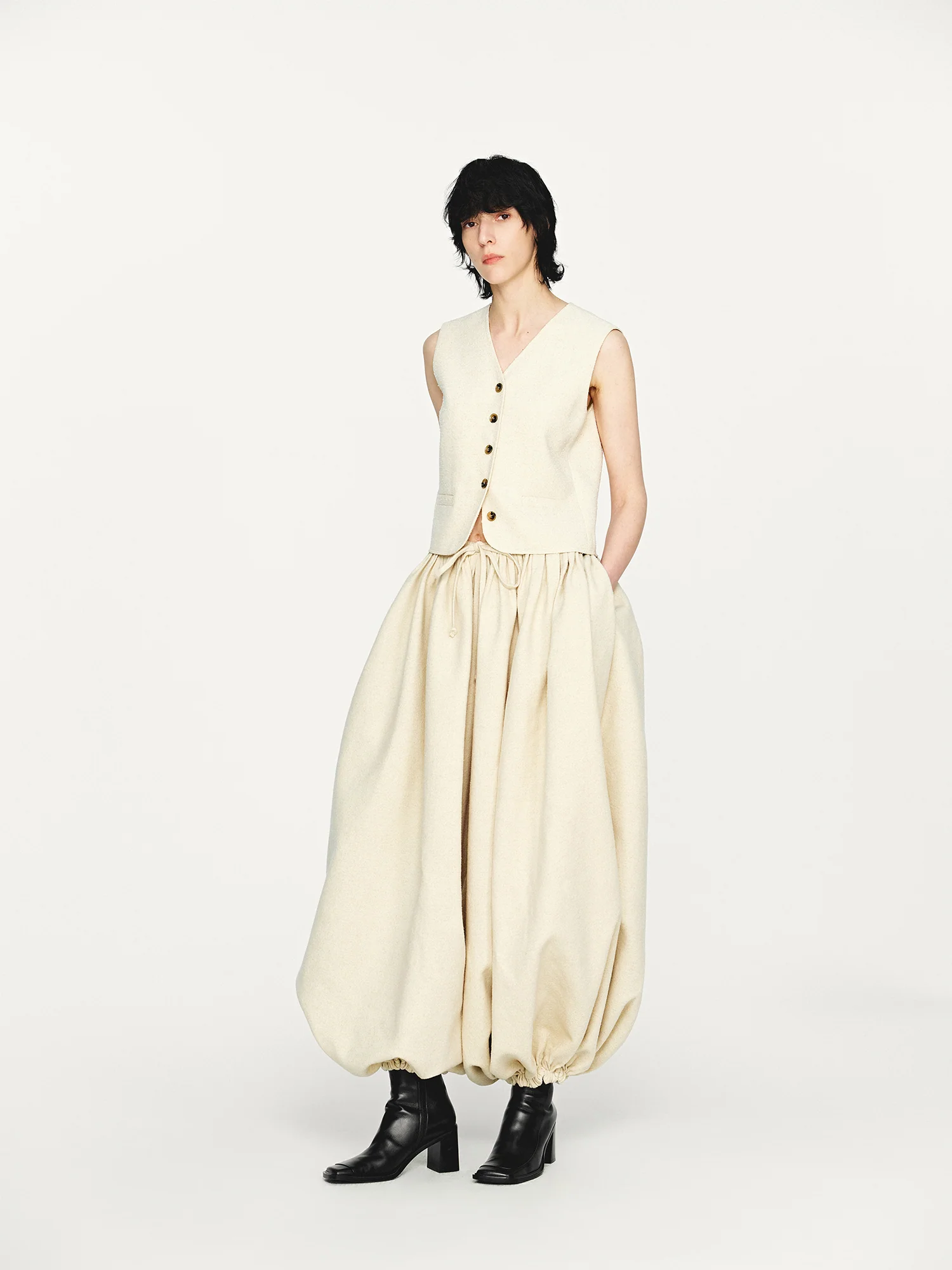 INTO THE EAST 2025 Autumn/Winter Ivory White Textured V-neck Vest/Lantern Pants ITE-E1DGAW100IY20VE-XYB Vest - Image 11