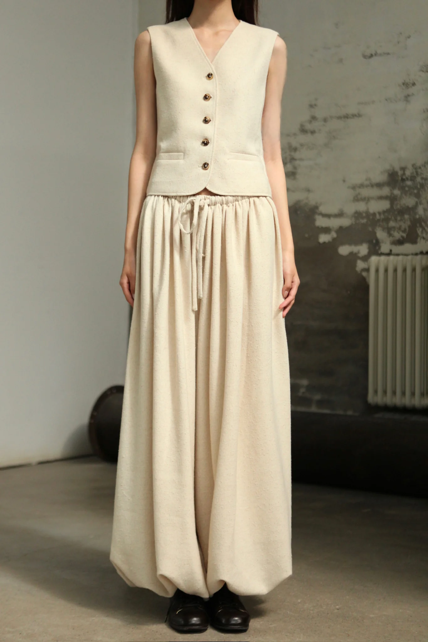 INTO THE EAST 2025 Autumn/Winter Ivory White Textured V-neck Vest/Lantern Pants ITE-E1DGAW100IY20VE-XYB Vest - Image 2