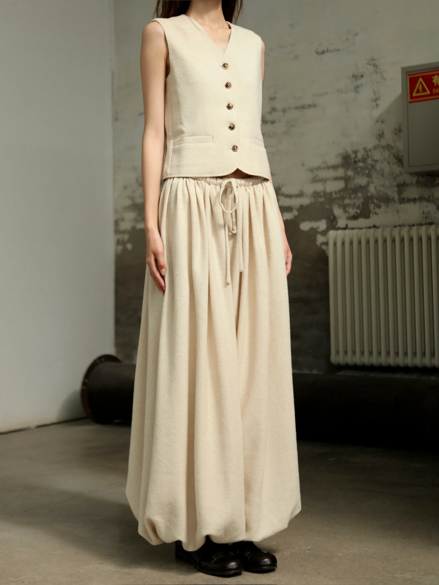 INTO THE EAST 2025 Autumn/Winter Ivory White Textured V-neck Vest/Lantern Pants ITE-E1DGAW100IY20VE-XYB Vest - Image 4