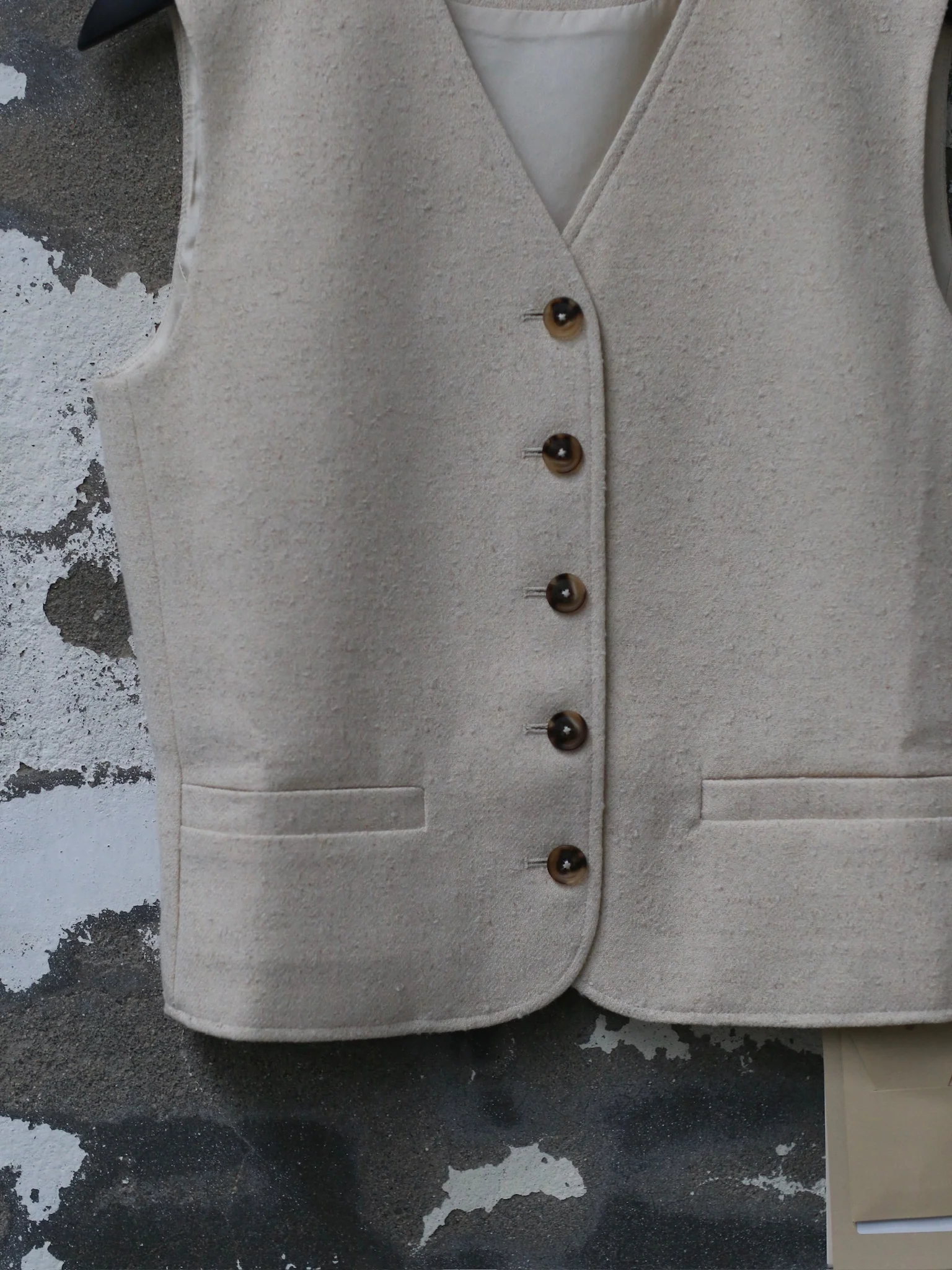 INTO THE EAST 2025 Autumn/Winter Ivory White Textured V-neck Vest/Lantern Pants ITE-E1DGAW100IY20VE-XYB Vest - Image 7