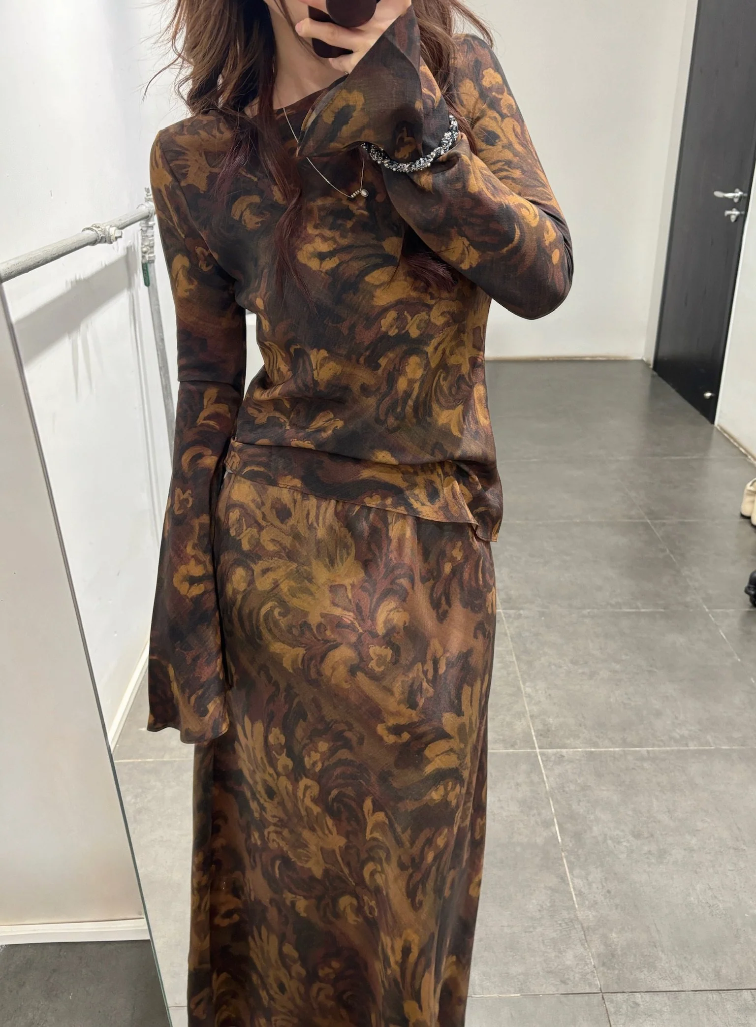 INTO THE EAST 2026 Spring/Summer Acanthus Oil Paint Long-Sleeved Top/Skirt ITE-E1JBSSTP21003-CZ Top - Image 15