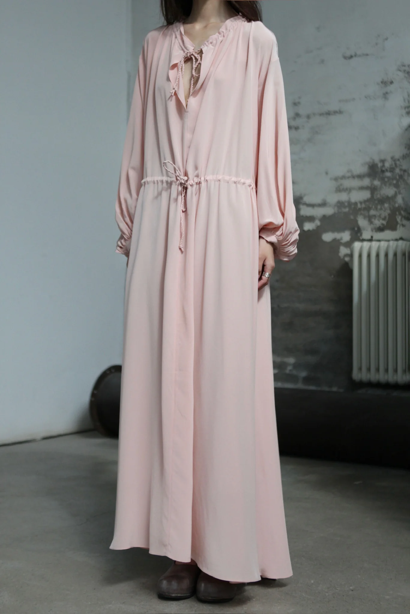 INTO THE EAST 25 Autumn and Winter Pink Lace Drawstring Collar Silk Dress ITE-E1DGAW023PK20DS-FEN Pink - Image 2