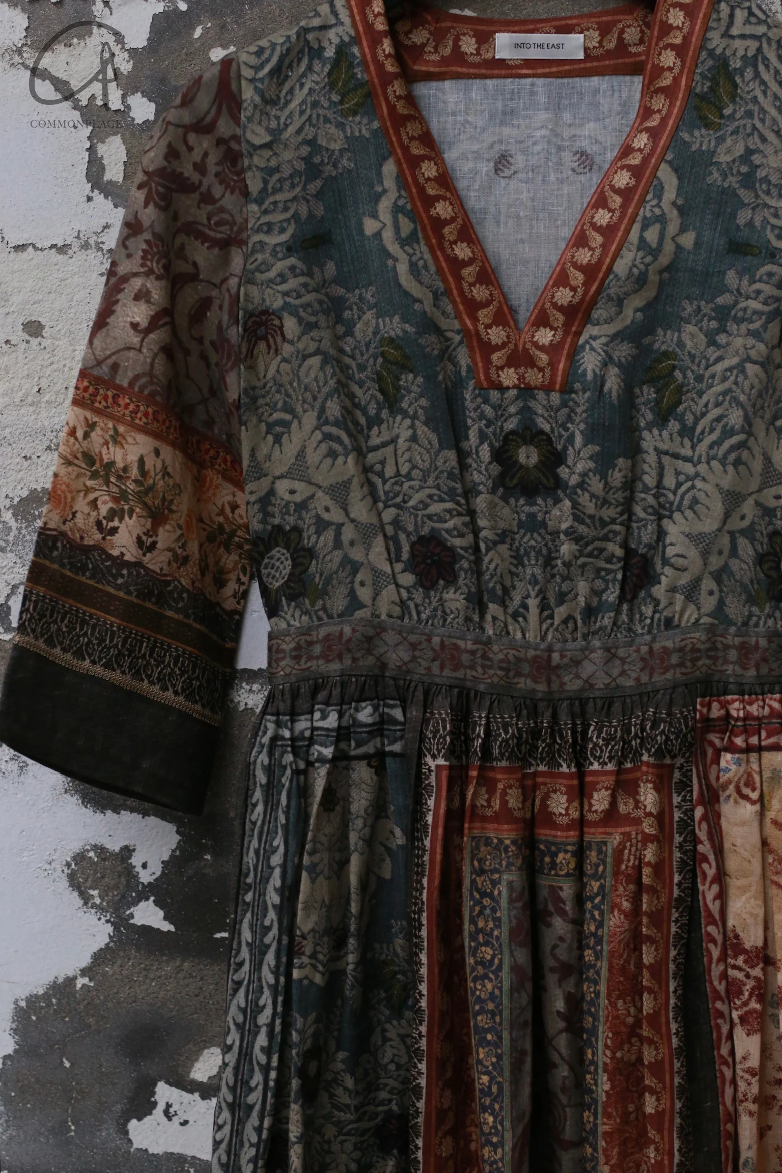 INTO THE EAST 25 Spring/Summer Ramie Print V-Neck Dress with Sleeves ITE-E1DGSS002NCC21DS-HUA Print - Image 2