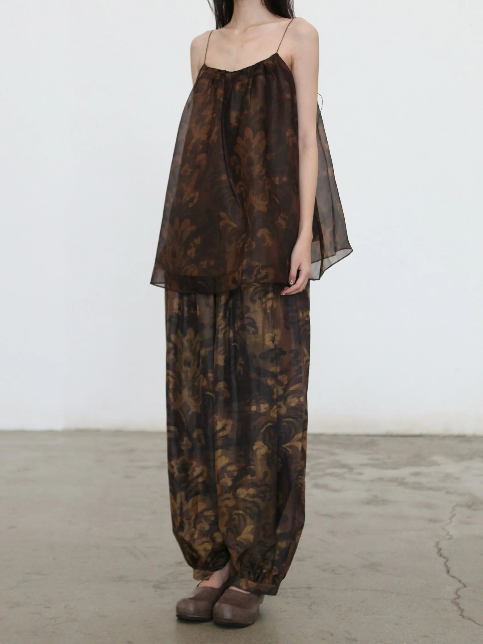 INTO THE EAST Spring/Summer 2026: Acanthus Oil Paint Organza Camisole Top ITE-E1JBSSTP21006-CZ (Tea Brown) - Image 13