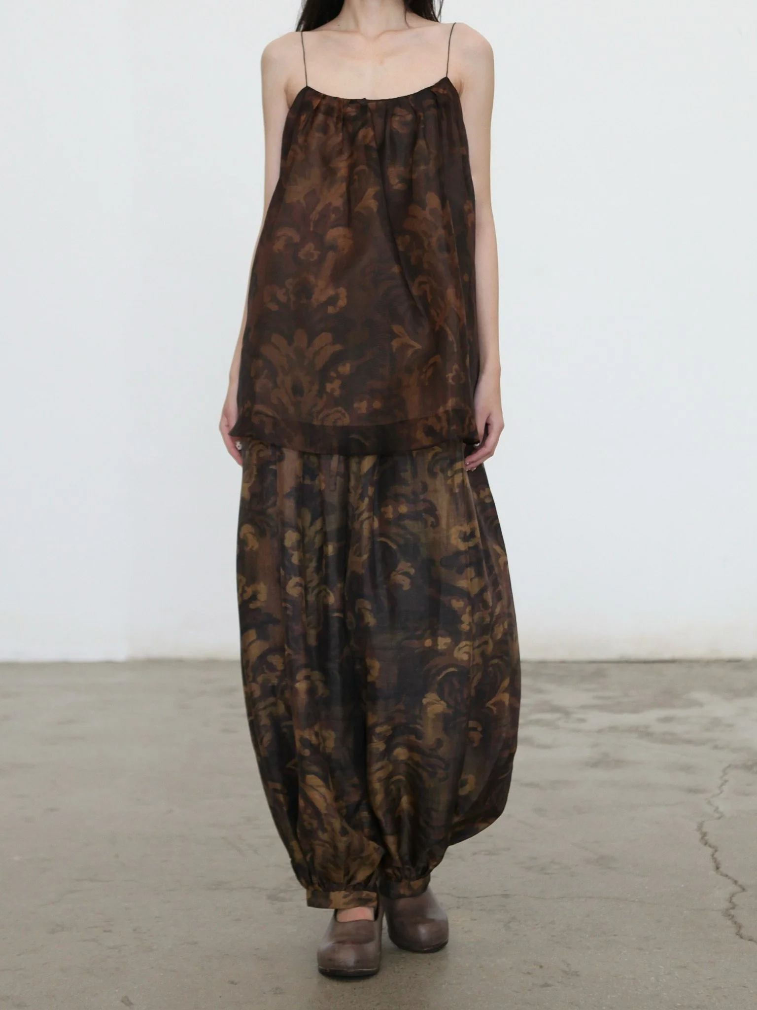 INTO THE EAST Spring/Summer 2026: Acanthus Oil Paint Organza Camisole Top ITE-E1JBSSTP21006-CZ (Tea Brown) - Image 14