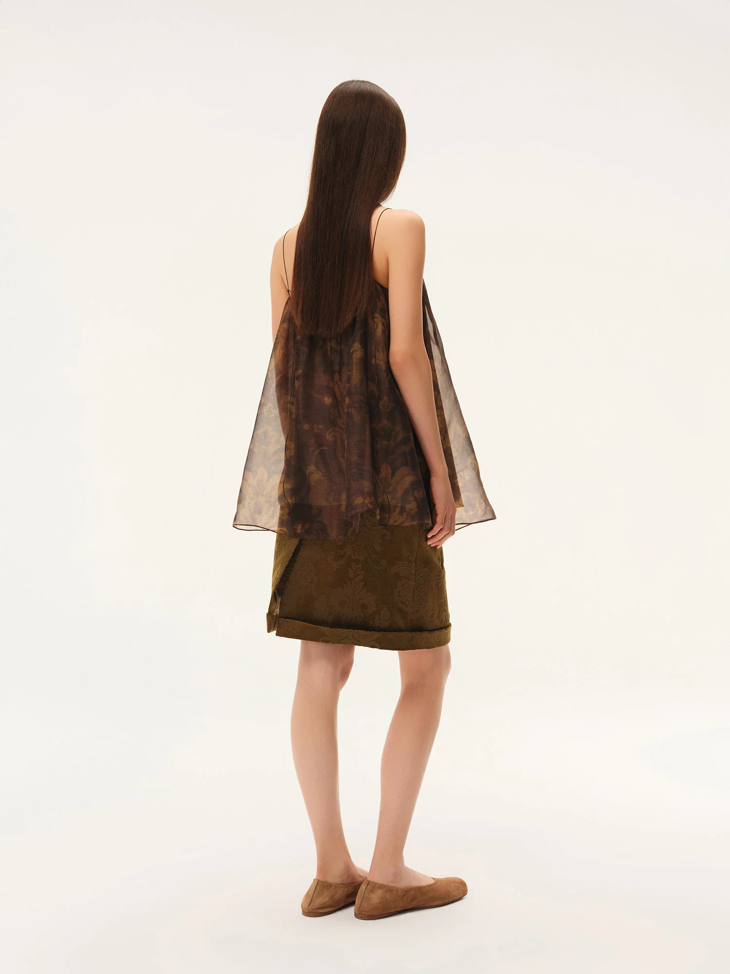 INTO THE EAST Spring/Summer 2026: Acanthus Oil Paint Organza Camisole Top ITE-E1JBSSTP21006-CZ (Tea Brown) - Image 5