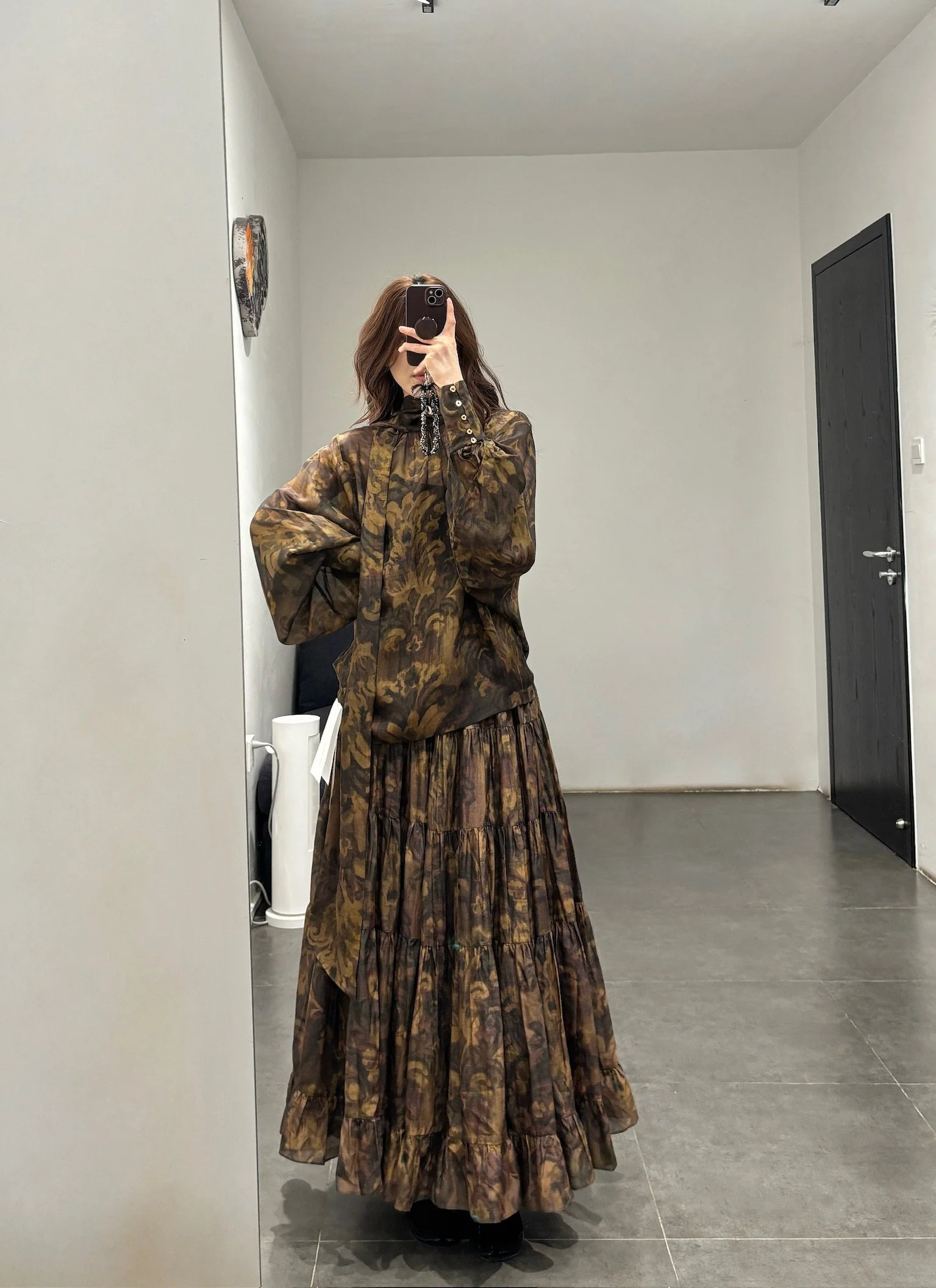 INTO THE EAST Spring/Summer 2026: Acanthus Oil Painted Vest with Chinese Fold Buttons/Multi-Layer Skirt ITE-E1JBSSVE21001-CZ Vest (E1JBSSSK21003) - Image 11