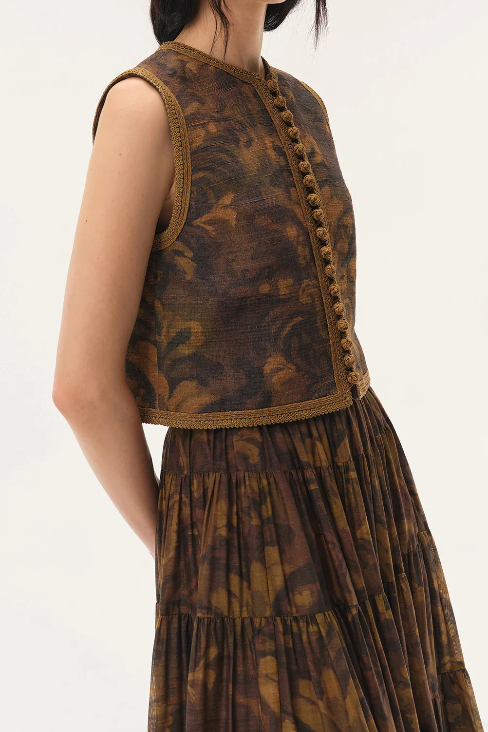 INTO THE EAST Spring/Summer 2026: Acanthus Oil Painted Vest with Chinese Fold Buttons/Multi-Layer Skirt ITE-E1JBSSVE21001-CZ Vest (E1JBSSSK21003) - Image 2