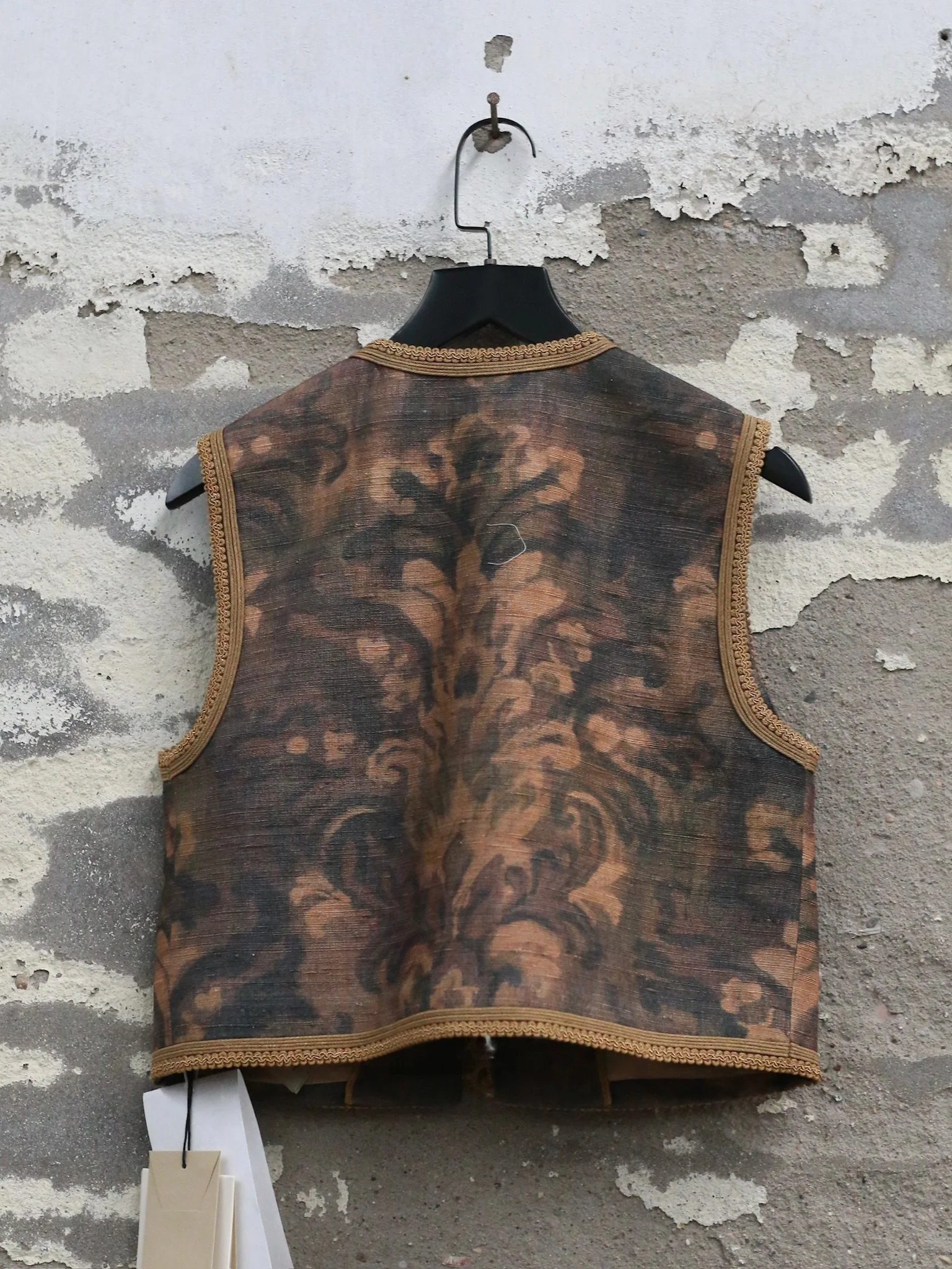 INTO THE EAST Spring/Summer 2026: Acanthus Oil Painted Vest with Chinese Fold Buttons/Multi-Layer Skirt ITE-E1JBSSVE21001-CZ Vest (E1JBSSSK21003) - Image 7