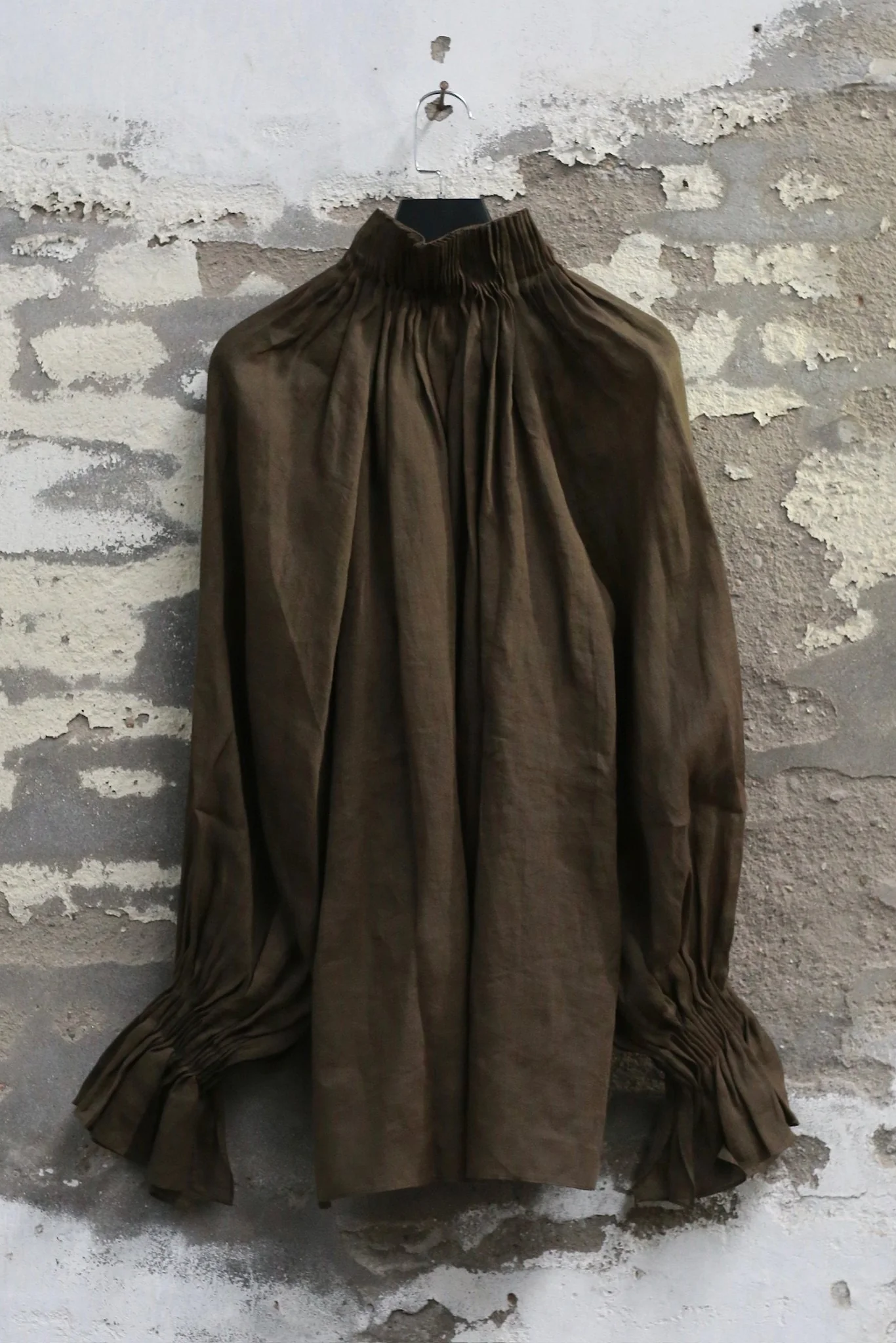 INTO THE EAST Spring/Summer 2026 Sheer Accordion Pleated Turtleneck Shirt ITE-E1JBSSTP20010OL-GLL Olive Green (E1JBSSTP20010CP) - Image 2