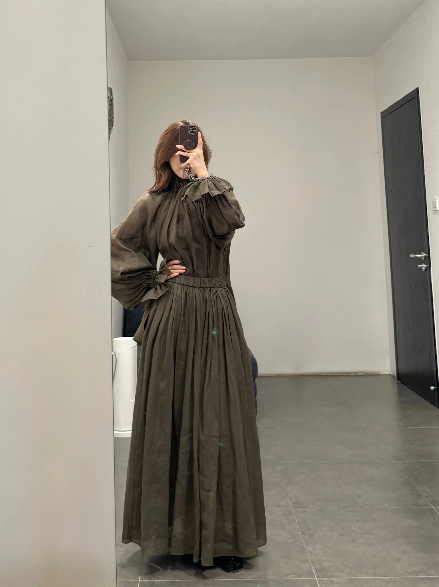 INTO THE EAST Spring/Summer 2026 Sheer Accordion Pleated Turtleneck Shirt ITE-E1JBSSTP20010OL-GLL Olive Green (E1JBSSTP20010CP) - Image 22