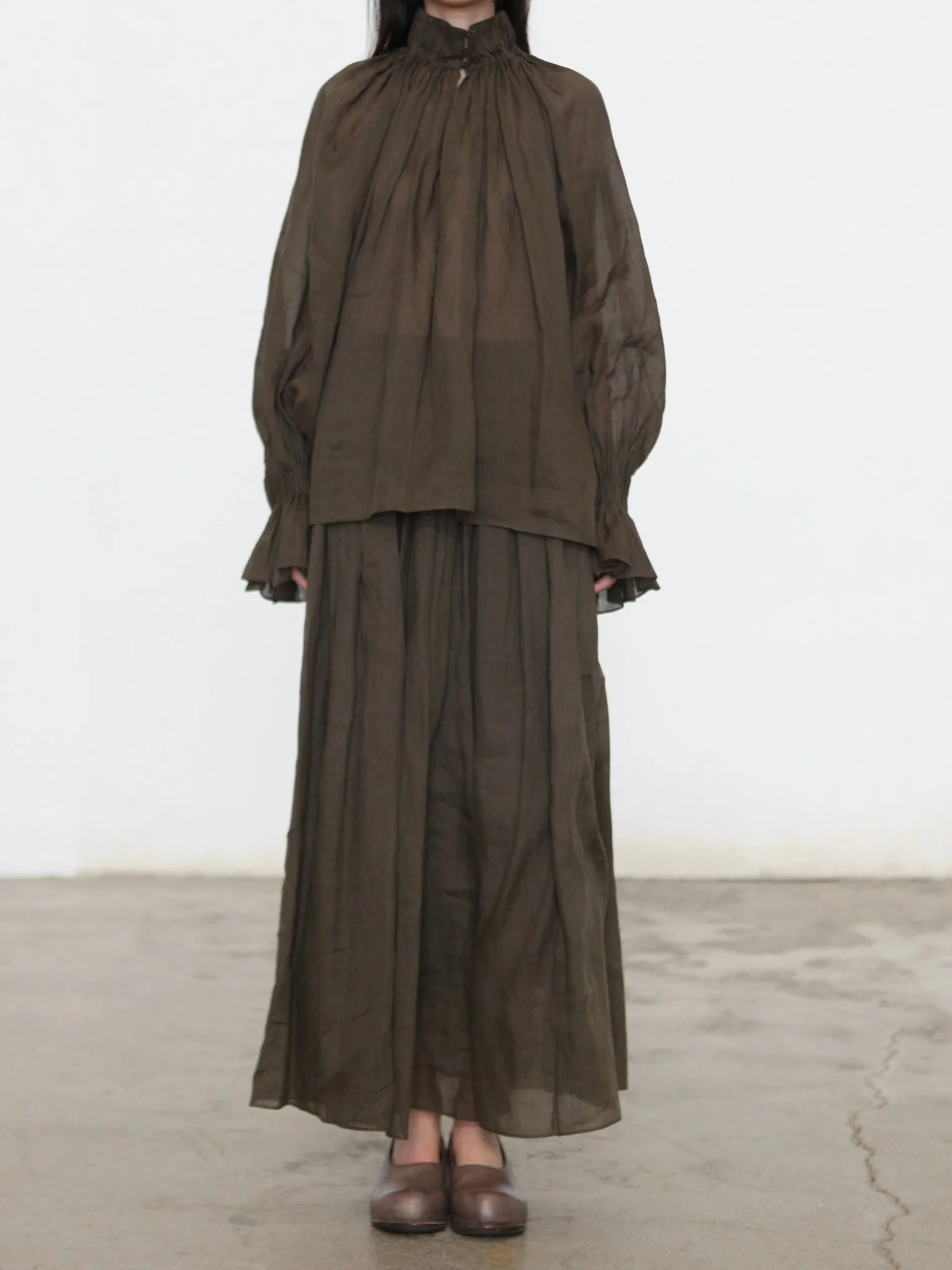 INTO THE EAST Spring/Summer 2026 Sheer Accordion Pleated Turtleneck Shirt ITE-E1JBSSTP20010OL-GLL Olive Green (E1JBSSTP20010CP) - Image 6