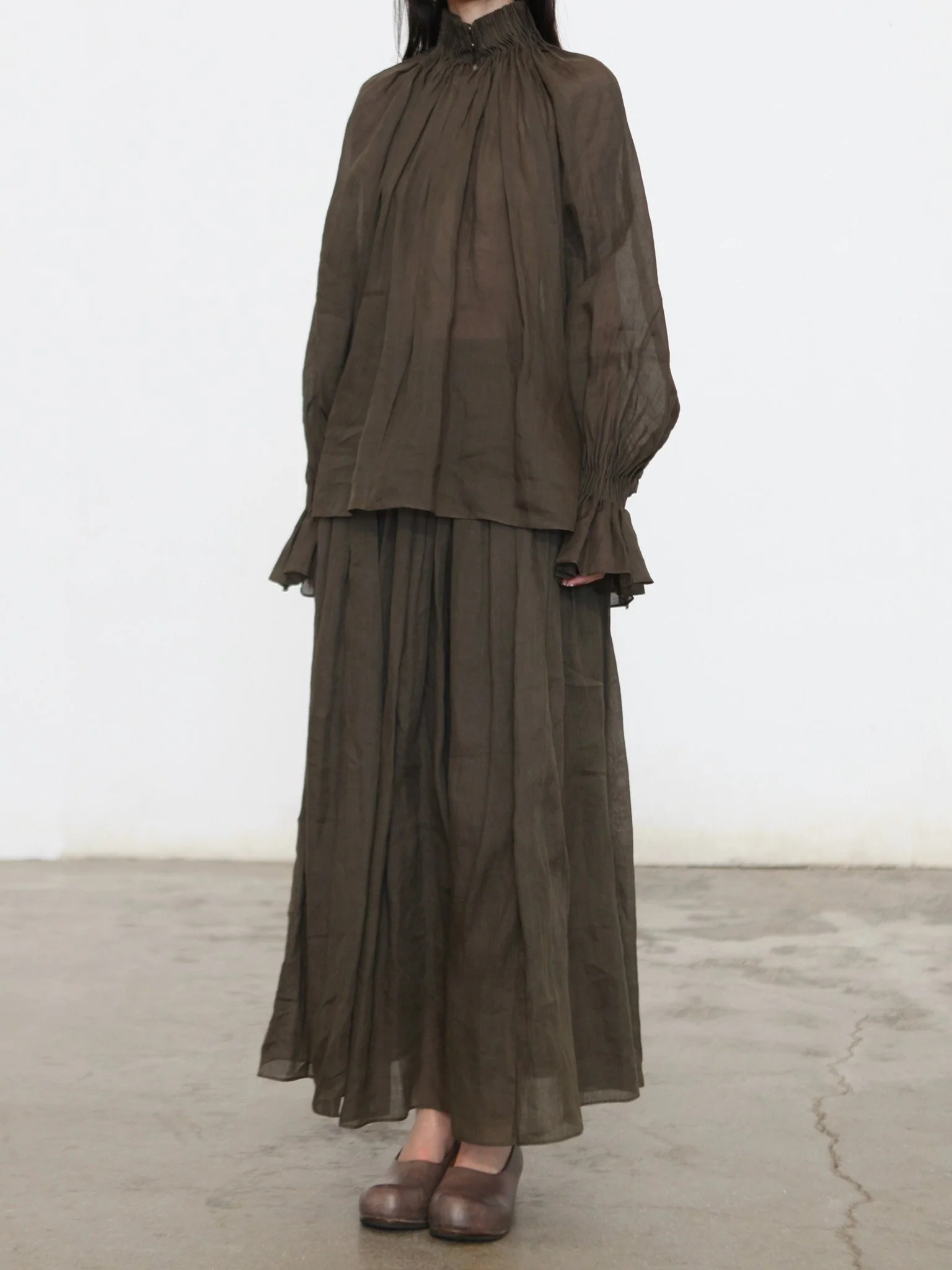 INTO THE EAST Spring/Summer 2026 Sheer Accordion Pleated Turtleneck Shirt ITE-E1JBSSTP20010OL-GLL Olive Green (E1JBSSTP20010CP) - Image 7