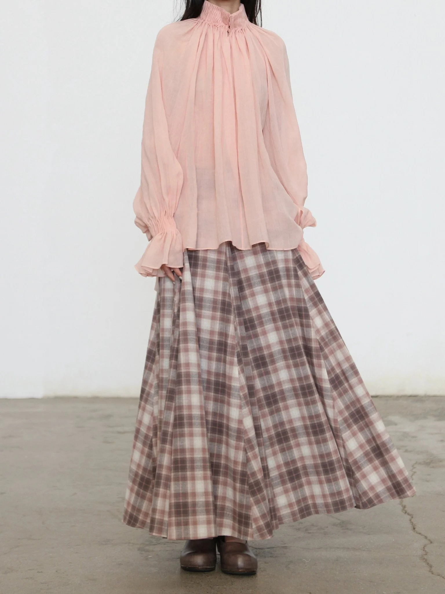 INTO THE EAST Spring/Summer 2026 Sheer Accordion Pleated Turtleneck Shirt ITE-E1JBSSTP20010PK-FEN Pink (E1JBSSTP20010CP) - Image 7