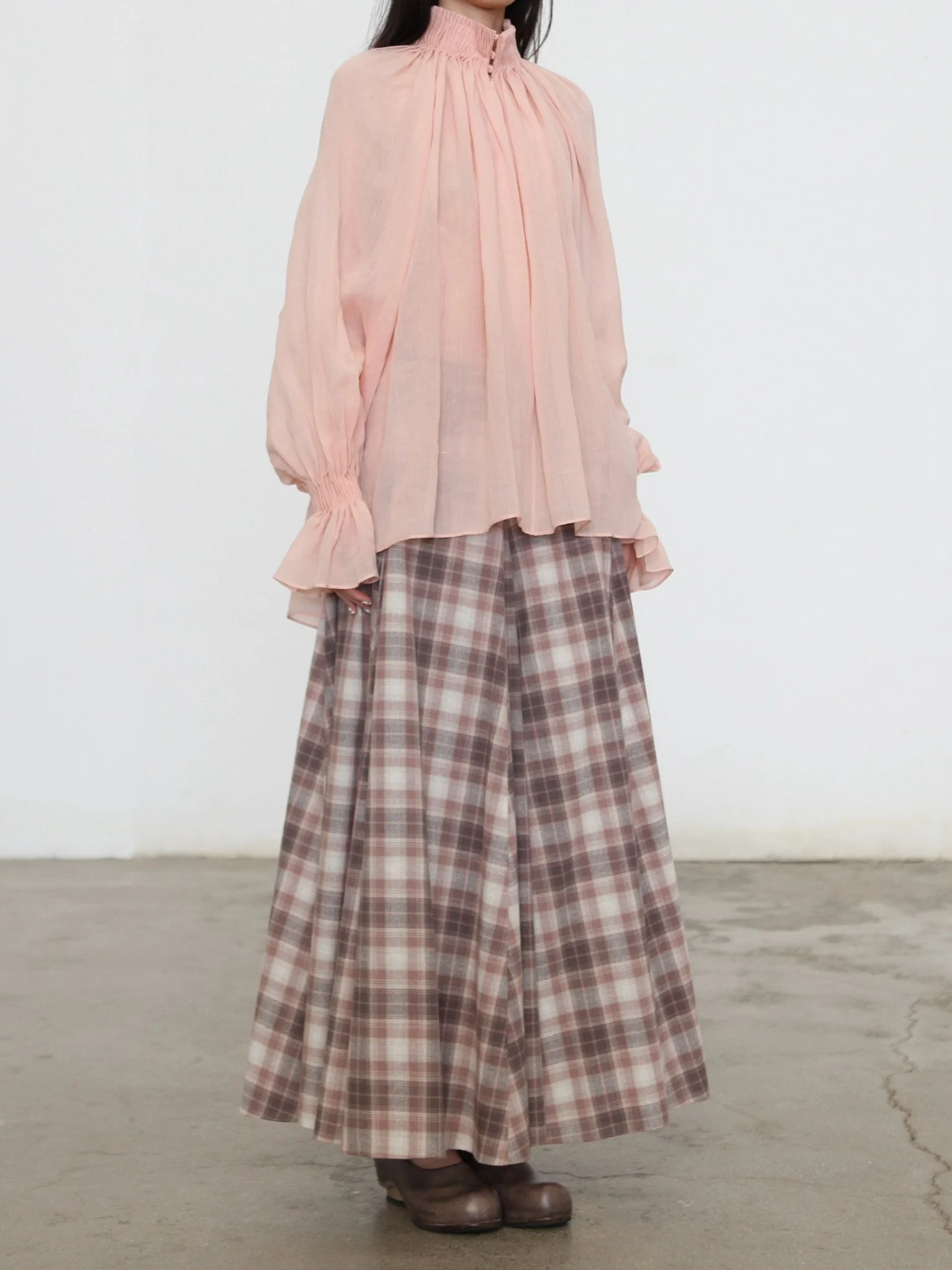 INTO THE EAST Spring/Summer 2026 Sheer Accordion Pleated Turtleneck Shirt ITE-E1JBSSTP20010PK-FEN Pink (E1JBSSTP20010CP) - Image 9