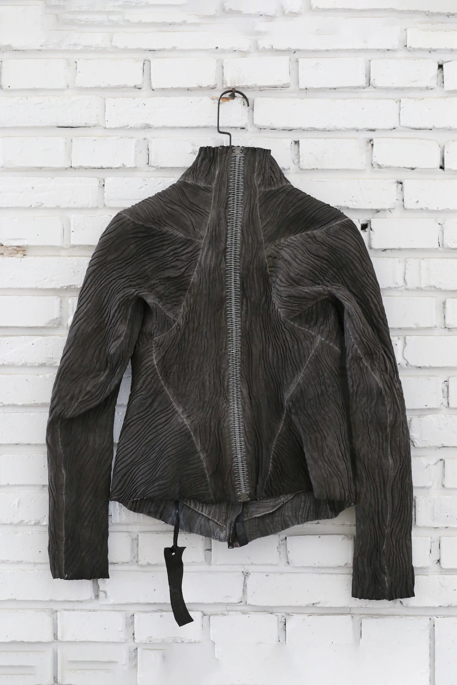 isaac sellam Fall/Winter 2025 High-Neck Asymmetrical Pleated Leather Jacket, Lambskin, France. IS-INCARNÉE-MAREE BASSE H26-PLOMB - Image 2