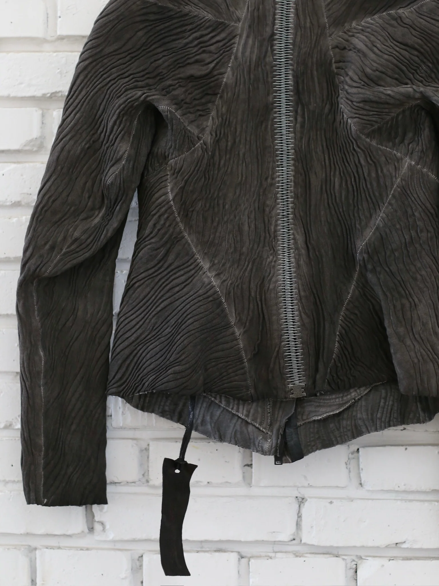 isaac sellam Fall/Winter 2025 High-Neck Asymmetrical Pleated Leather Jacket, Lambskin, France. IS-INCARNÉE-MAREE BASSE H26-PLOMB - Image 3
