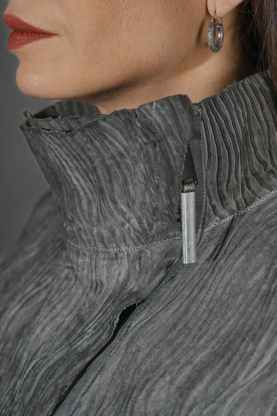 isaac sellam Fall/Winter 2025 High-Neck Asymmetrical Pleated Leather Jacket, Lambskin, France. IS-INCARNÉE-MAREE BASSE H26-PLOMB - Image 5