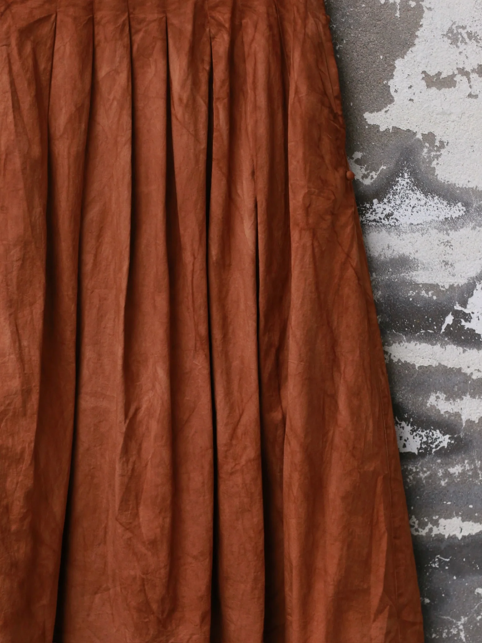 KINYAN LAM 25 Spring/Summer Natural Dye Pleated Balloon Skirt KYL-V2SKT02-BN-ZONG Brown - Image 4